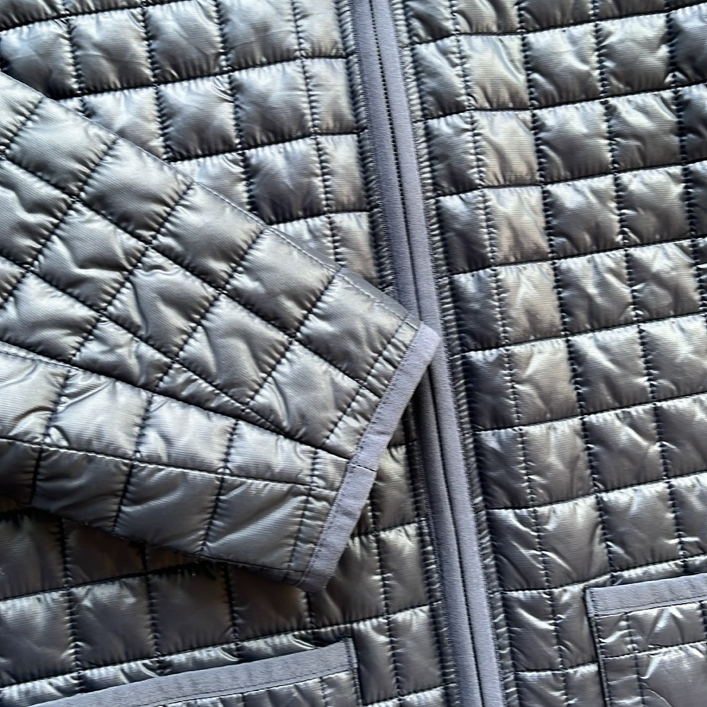 Athleta Grandview Shell Quilted Jacket- NWT- Navy- Size MEDIUM - Picture 5 of 8